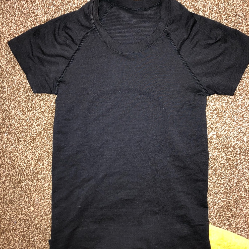 Black lululemon swiftly tech